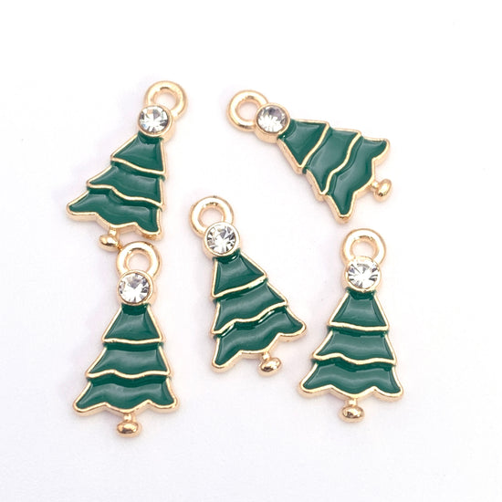 Five christmas tree shaped jewelry charms that are green and gold in colour