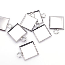 Square cabochon bezel trays in a silver colour